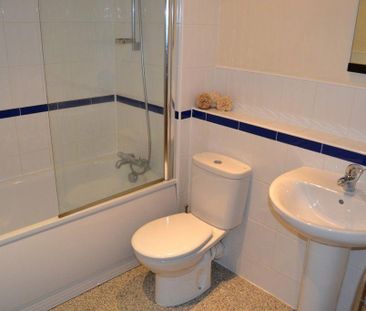 2 bedroom flat to rent - Photo 3