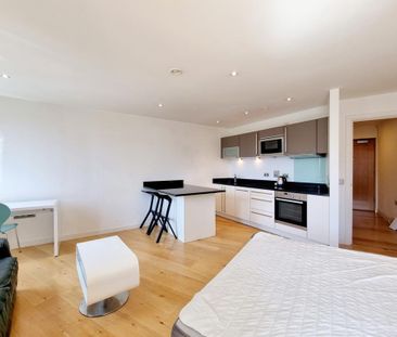 Studio to rent - Photo 2