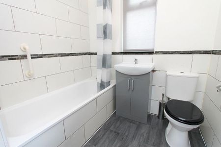 2 bedroom ground floor flat to rent - Photo 5