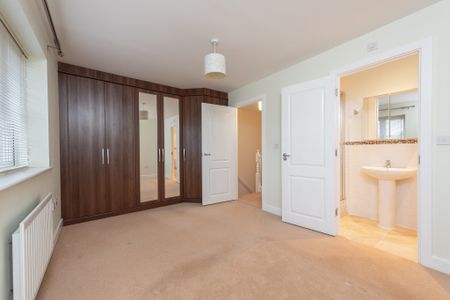 Woodvale Road, Farnborough, Farnborough, GU14 - Photo 2