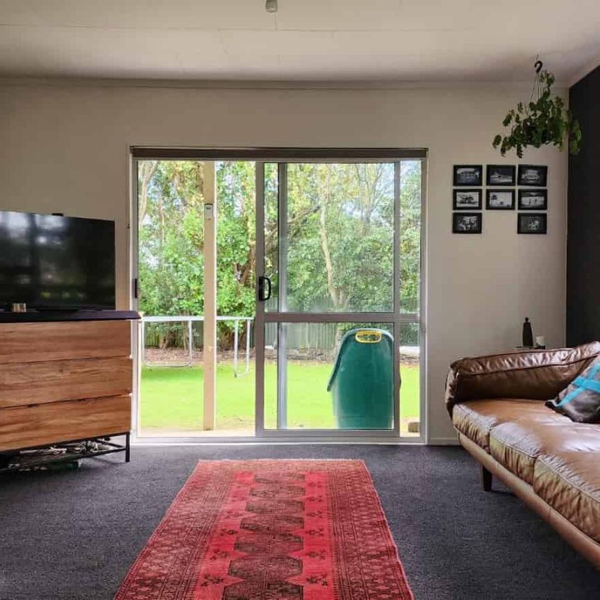 Perfectly Positioned Family Home in the Heart of Oakura Village - Photo 1