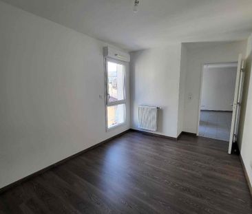 Location Appartement 2 pièces 47m² LYON 7ème - Photo 3