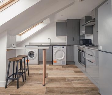 3 bedroom flat to rent - Photo 2