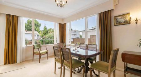 Family Home in Epsom - Photo 4