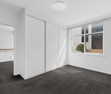 Spacious One-Bedroom Apartment in a Prime Location - Photo 3