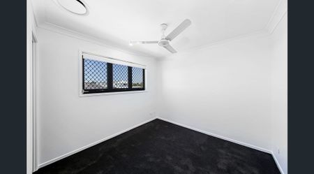 Modern Family Home in Prime Palmview Location - Photo 3