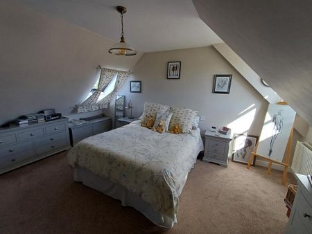 3 bedroom terraced house to rent - Photo 3