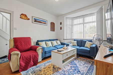 3 Bed Semi-Detached House, Broadwater Road, SW17 - Photo 2