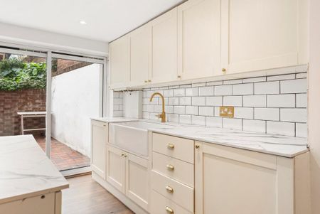 6 bedroom terraced house to rent - Photo 4