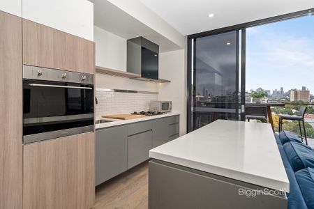 FULLY FURNISHED APARTMENT WITH UNBEATABLE TERRACE VIEWS! - Photo 2