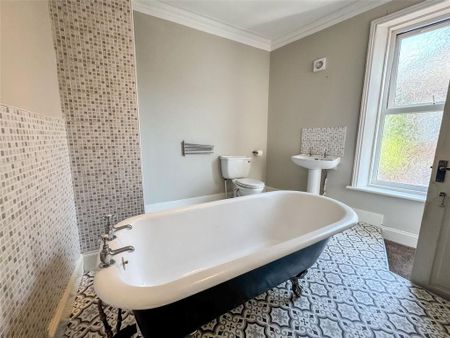 3 bedroom end of terrace house to rent - Photo 3