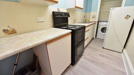 1 bedroom Flat in Kensington Terrace, Leeds - Photo 3