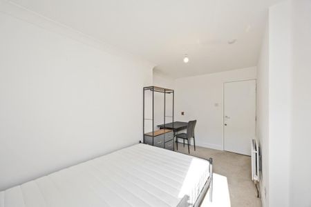 4 bedroom flat to rent - Photo 5