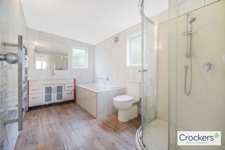 Bright and airy family home - Photo 3