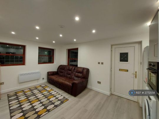 1 bedroom detached house to rent - Photo 1