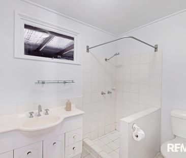 Spacious Four bedroom home with Utility room downstairs - Photo 6