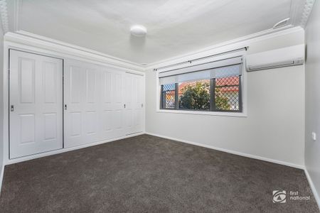 Spacious 3 Bedroom Renovated Unit - Photo 4