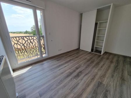 Location Appartement 4 pièces 72m² NOTRE DAME D OE 37390 - Photo 4