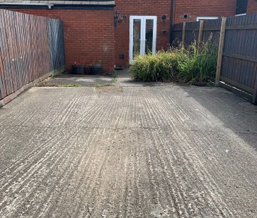 £1,250 PCM, Three Bedroom House with Off-Road Parking and Large Enc... - Photo 2