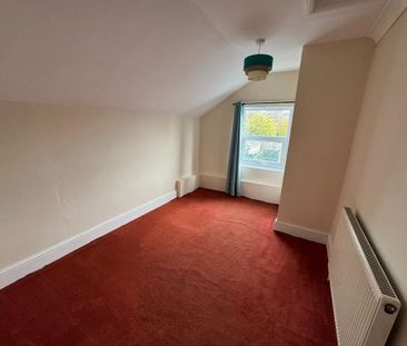 3 bedroom semi-detached house to rent - Photo 6