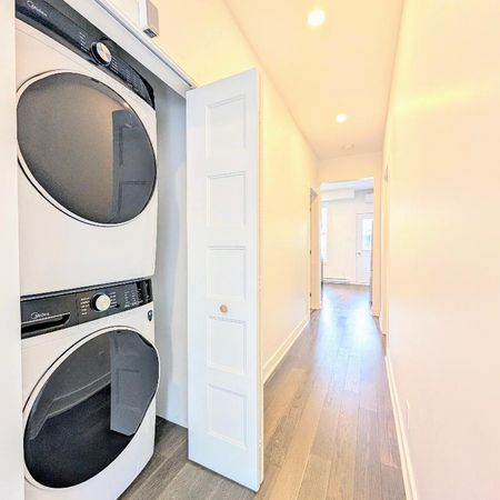 **Because You Deserve Renovated 4 1/2 w Parking, Metro Lasalle,Verdun** - Photo 4