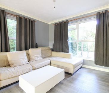 The Parkway, Southampton - Photo 1