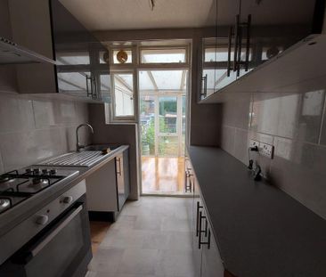 1 bedroom in a house share to rent - Photo 5