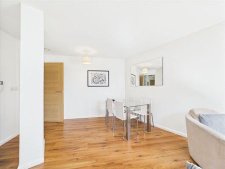 2 bedroom flat to rent - Photo 2