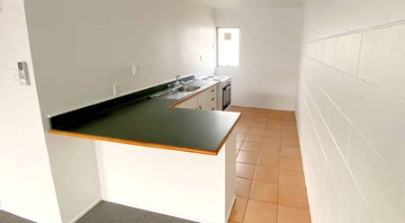 2 Bedrooms in Hamilton East - Photo 5