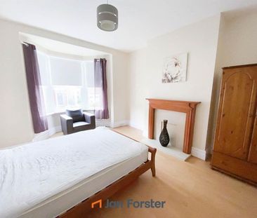 2 Bedroom Flat - Photo 2