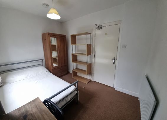 4 Bed End Terrace, Beeston Road, NG7 - Photo 1