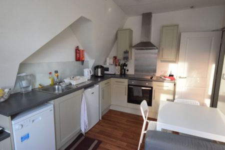 2 Bedroom Flat To Rent in Lansdowne - £1,170 pcm Tenancy Info - Photo 5