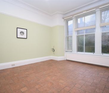 Cathedral Close, Wakefield - Photo 5