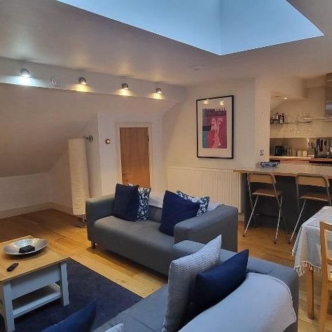 2 bedroom mews to rent - Photo 1