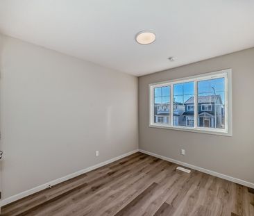 40 Hotchkiss Lane, Calgary - Photo 4