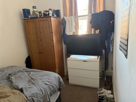 3 bedroom flat to rent - Photo 5