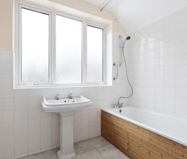 4 bedroom detached house to rent - Photo 4