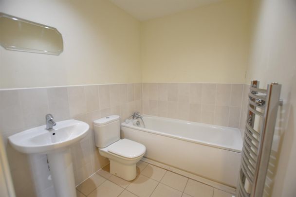 Longleat Avenue - Photo 1