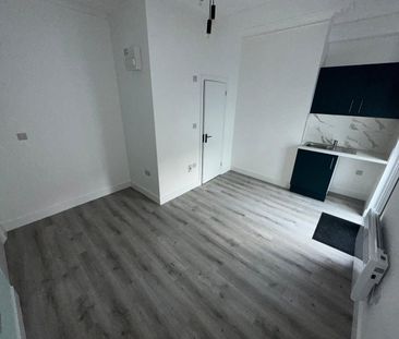 Studio Flat, Central Park Road, E6 - Photo 5
