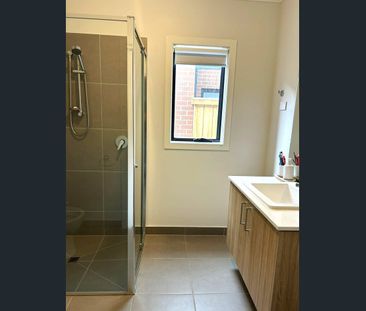 Ideal Family Home Close to Schools, Shops & Transport!! - Photo 5