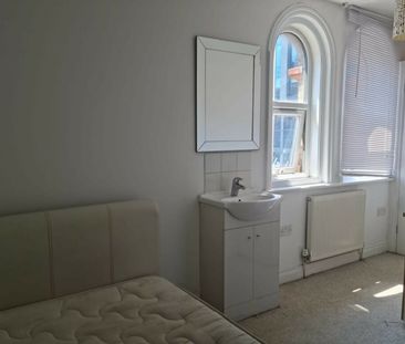 ROOM AVAILABLE IN SHARED HOUSE CENTRAL LANSDOWNE - Photo 5