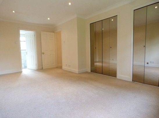 Churchfields Avenue, WEYBRIDGE, KT13 - Photo 1