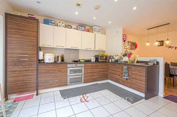 4 bedroom terraced house to rent - Photo 1