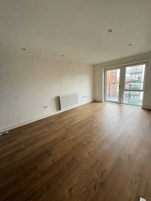 2 Bed Flat, Centenary Plaza, SO19 - Photo 1