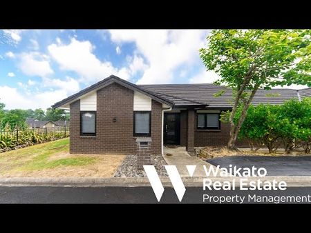 Modern comfort, family space, and unbeatable convenience - Photo 4