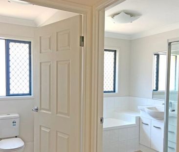 Spacious Family Home! - Photo 6