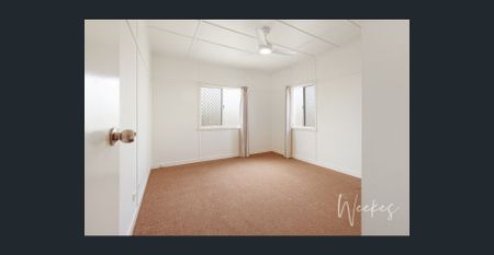 TIDY, BRIGHT HOME IN A SOUGHT AFTER LOCATION! - Photo 4