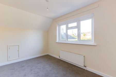 PLEASE EMAIL TO REGISTER YOUR INTEREST - A four bedroom detached house in the village of Mabe Burnthouse on the south coast about 4 miles from Falmouth. To le - Photo 5