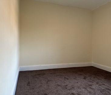 3 Bed Terraced House, Southwold Drive, NG8 - Photo 2