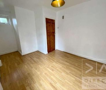 The Parade, Epsom, KT18 - Photo 3